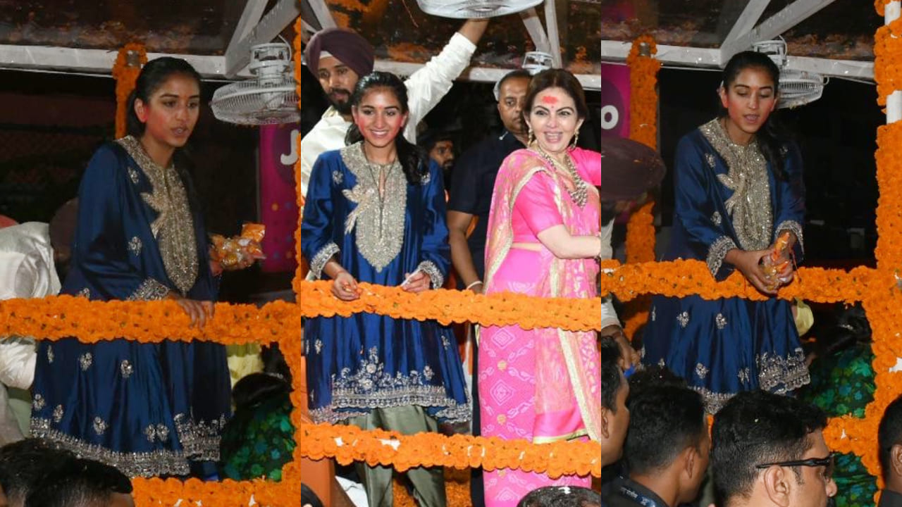 Radhika Merchant in blue silk kurta at Ganpati Visarjan 