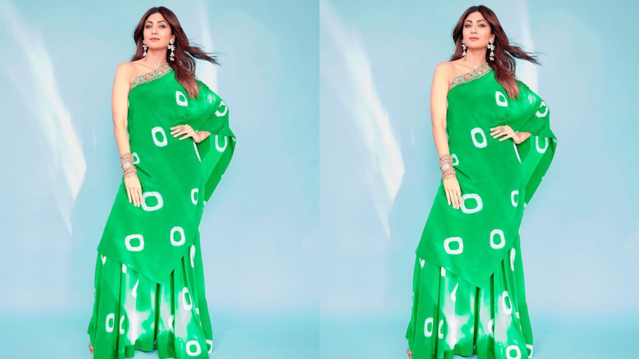 Shilpa Shetty in one shoulder sleeve