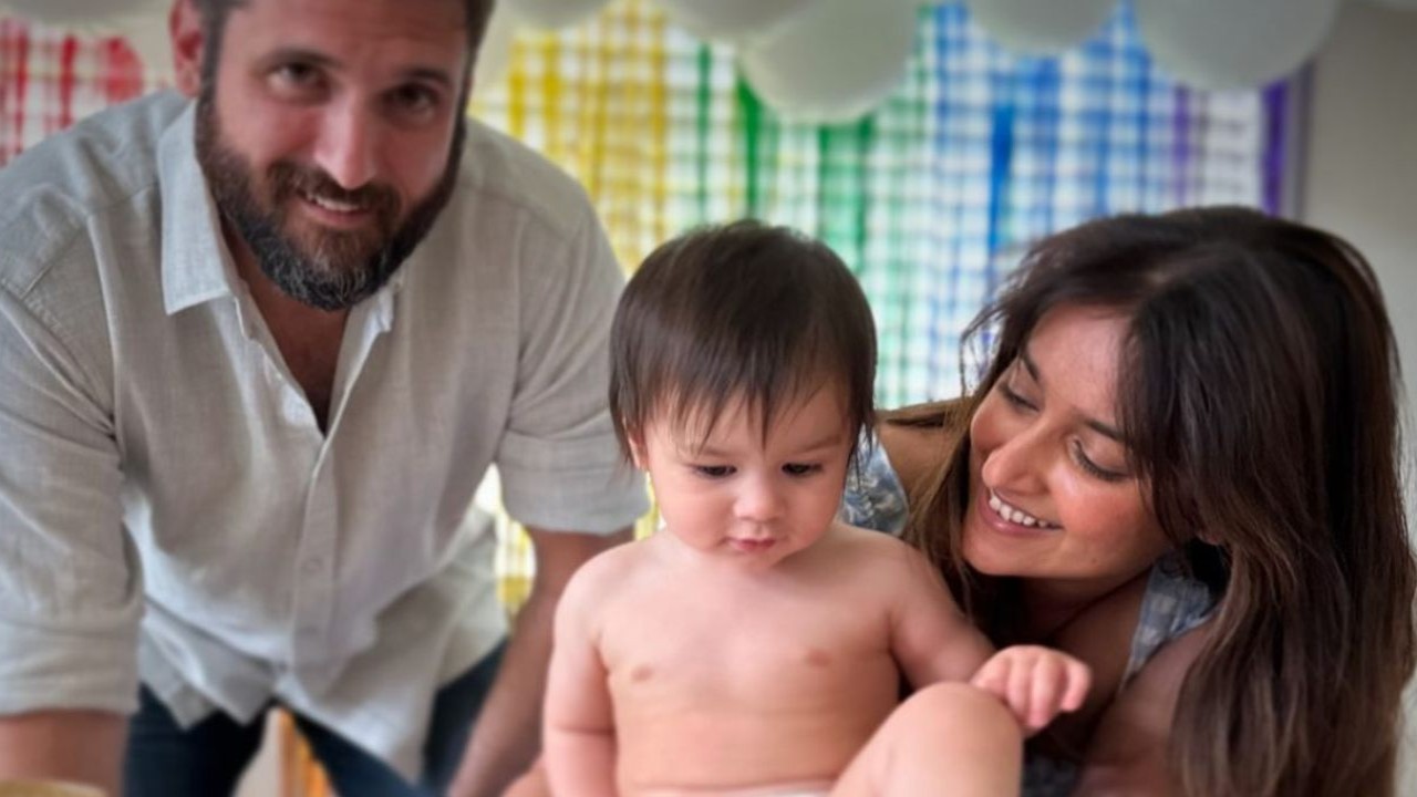 Ileana D’Cruz can't keep calm as husband Michael Dolan plays guitar and son Koa joins him; 'Brb my ovaries just exploded'