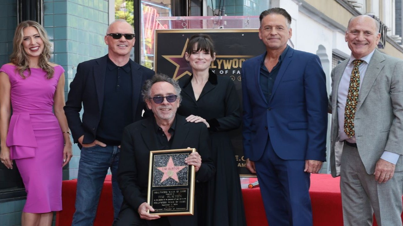 Tim Burton, Michael Keaton, and Winona Ryder (Image via Getty Image)