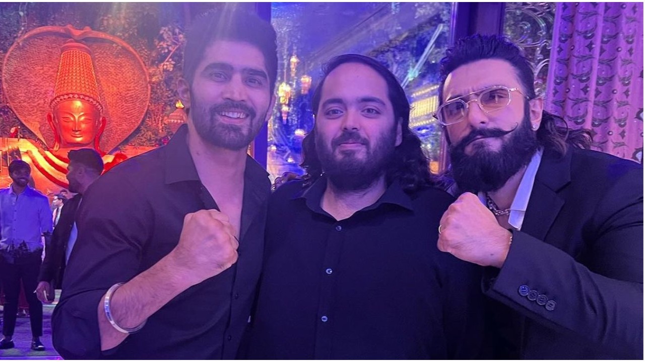 New dad Ranveer Singh packs a punch as he poses with Vijender Singh and Anant in INSIDE PICS from Ambani event