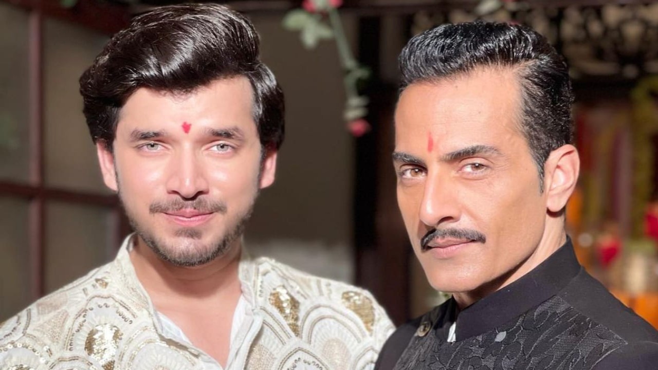 Paras Kalnawat, Sudhanshu Pandey 