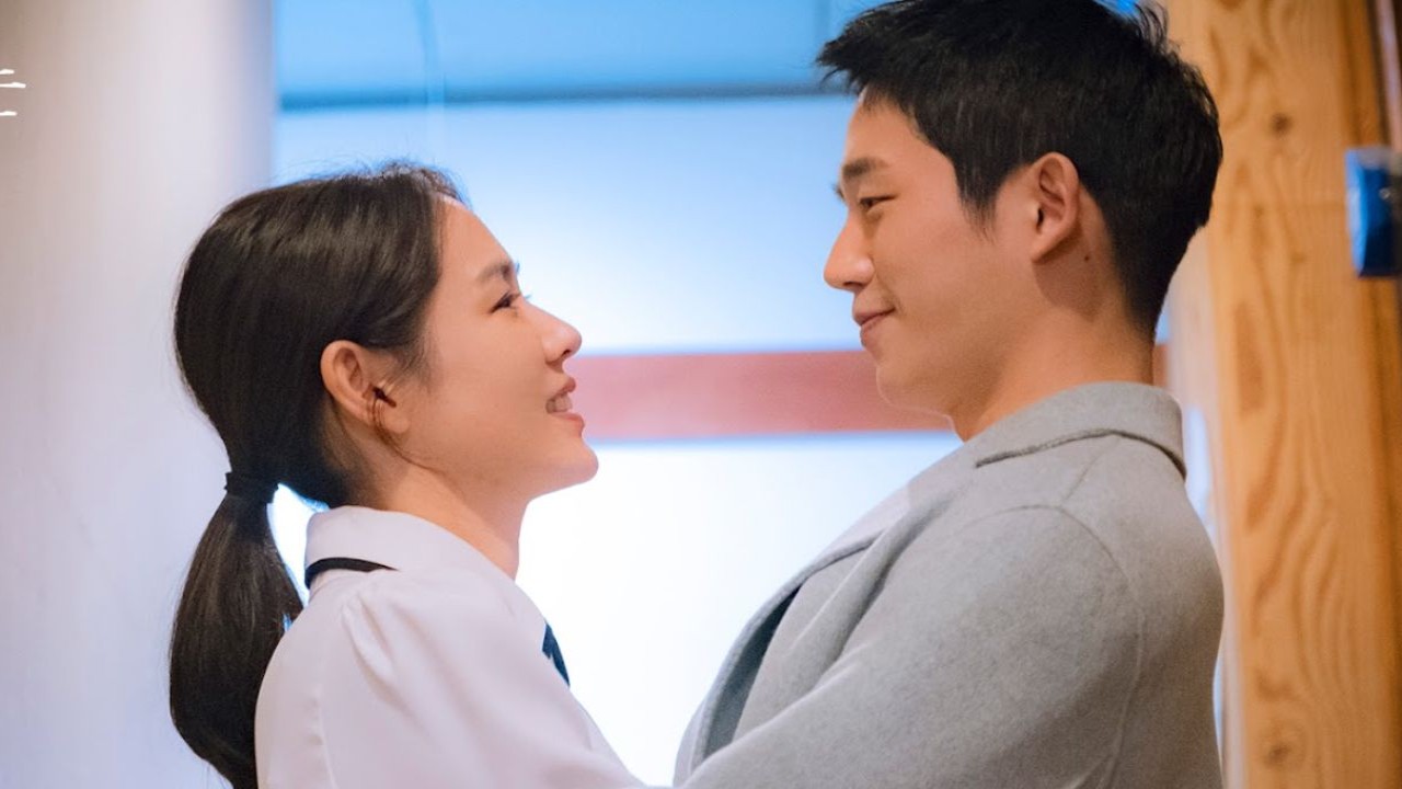 Jung Hae In and Son Ye Jin in Something in the Rain; Image: JTBC