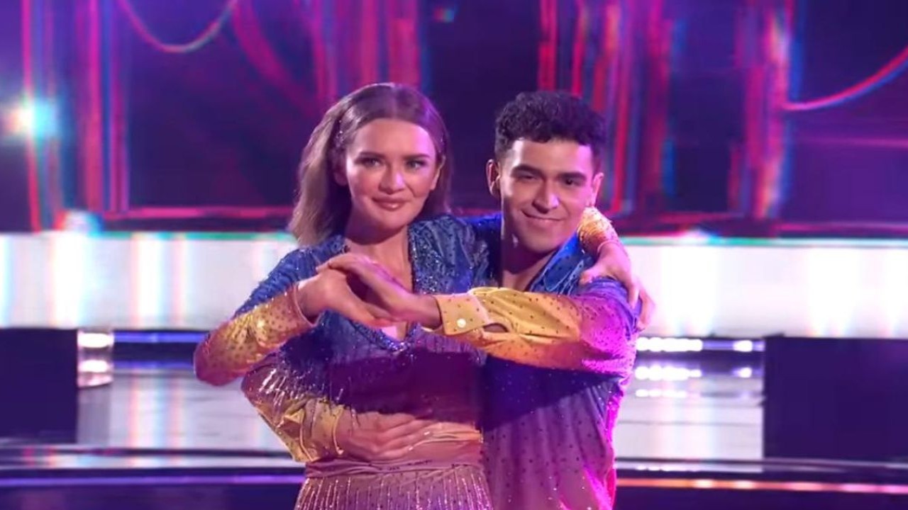 Anna Delvey and her dance partner Ezra Sosa (CC: Dancing With The Stars/ YouTube)