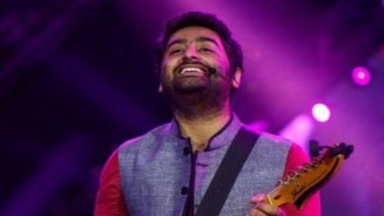 Arijit Singh APOLOGISES to female fan amid performance as security grabs her by neck during UK concert; ‘I am really sorry, I wish…’