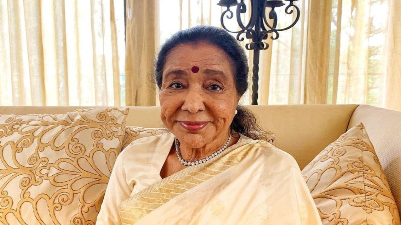 Birthday Special: When Asha eloped with Lata’s secretary & married against everyone’s will (Instagram/@asha.bhosle)