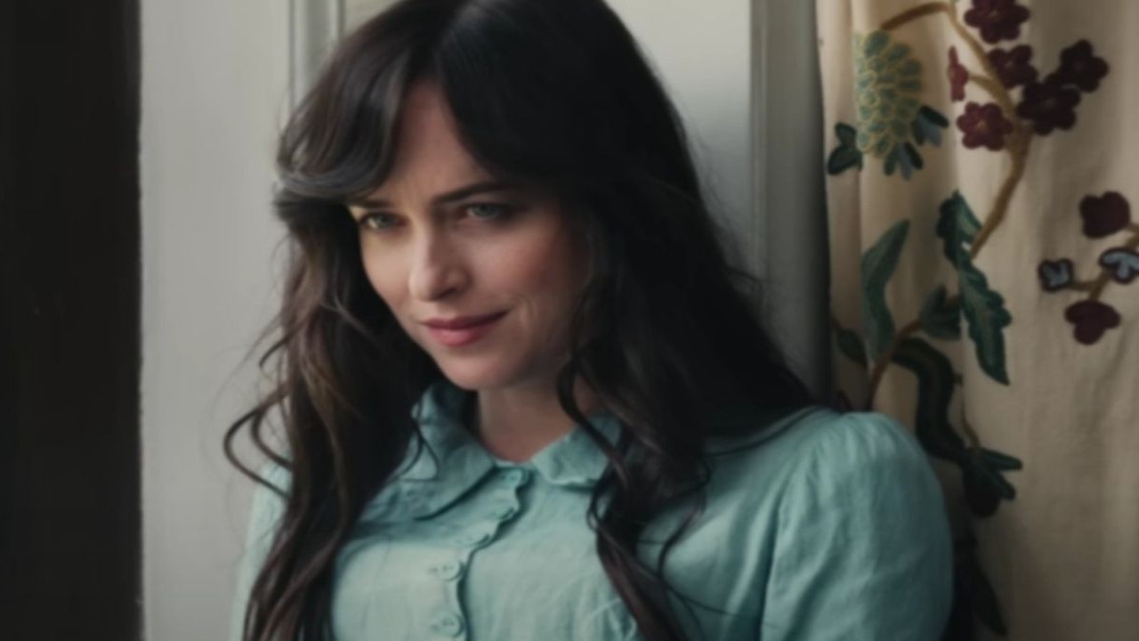 Dakota Johnson (PC: YouTube/Netflix-Persuasion)