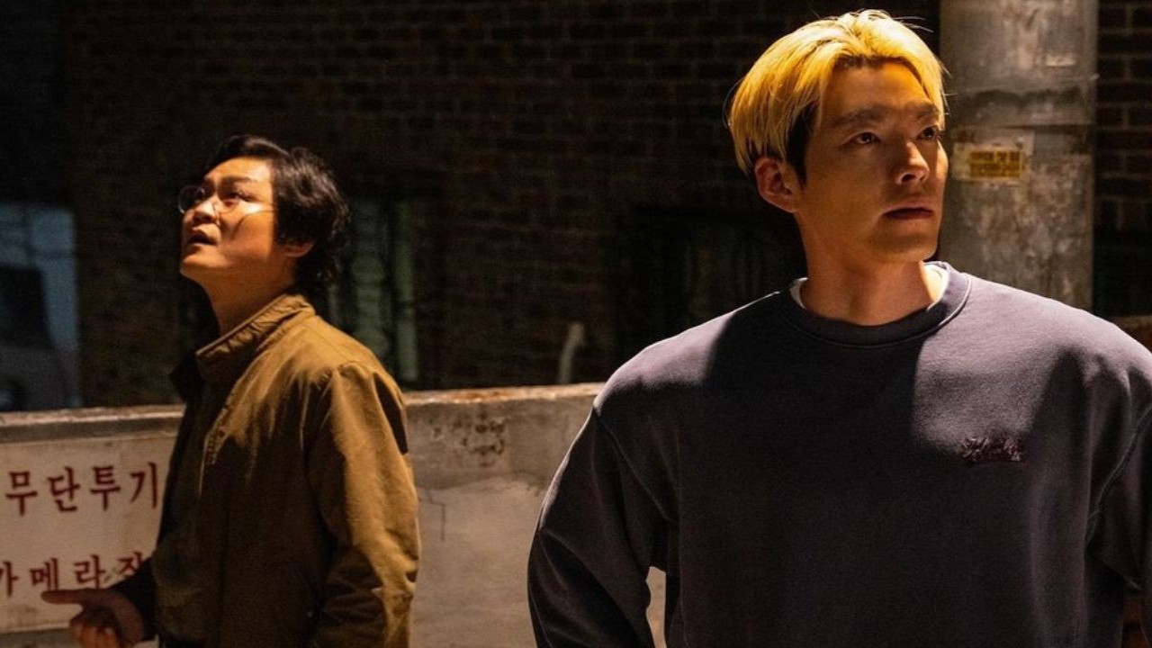 Kim Woo Bin and Kim Sung Kyun in Officer Black Belt; Image: Netflix