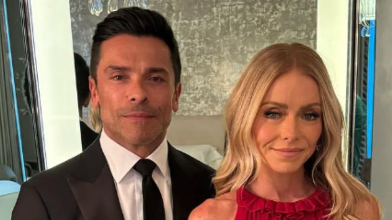 Kelly Ripa Reveals She Avoided Looking At Husband Mark Consuelos At Disney Legends Awar...