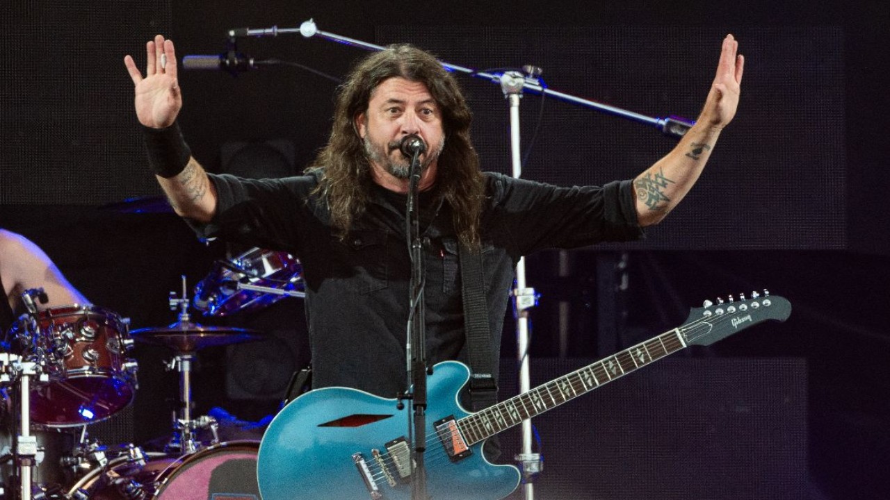 Dave Grohl Admits to Fathering Child Outside of Marriage; Vows to Regain Family’s Trust