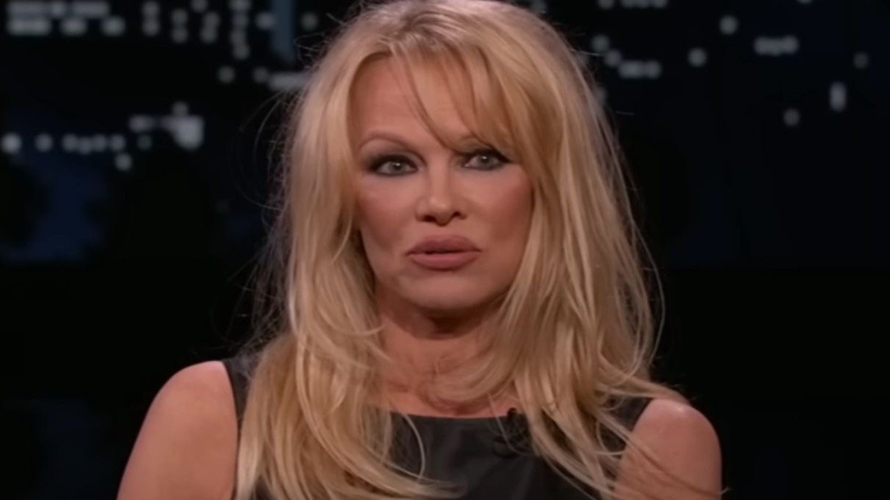 Pamela Anderson (Image via YouTube/Jimmy Kimmel Live)