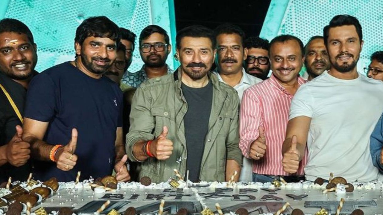 PICS: Sunny Deol celebrates ‘Jaat-tastik’ birthday with co-stars Randeep Hooda and entire team; Bobby Deol is all hearts