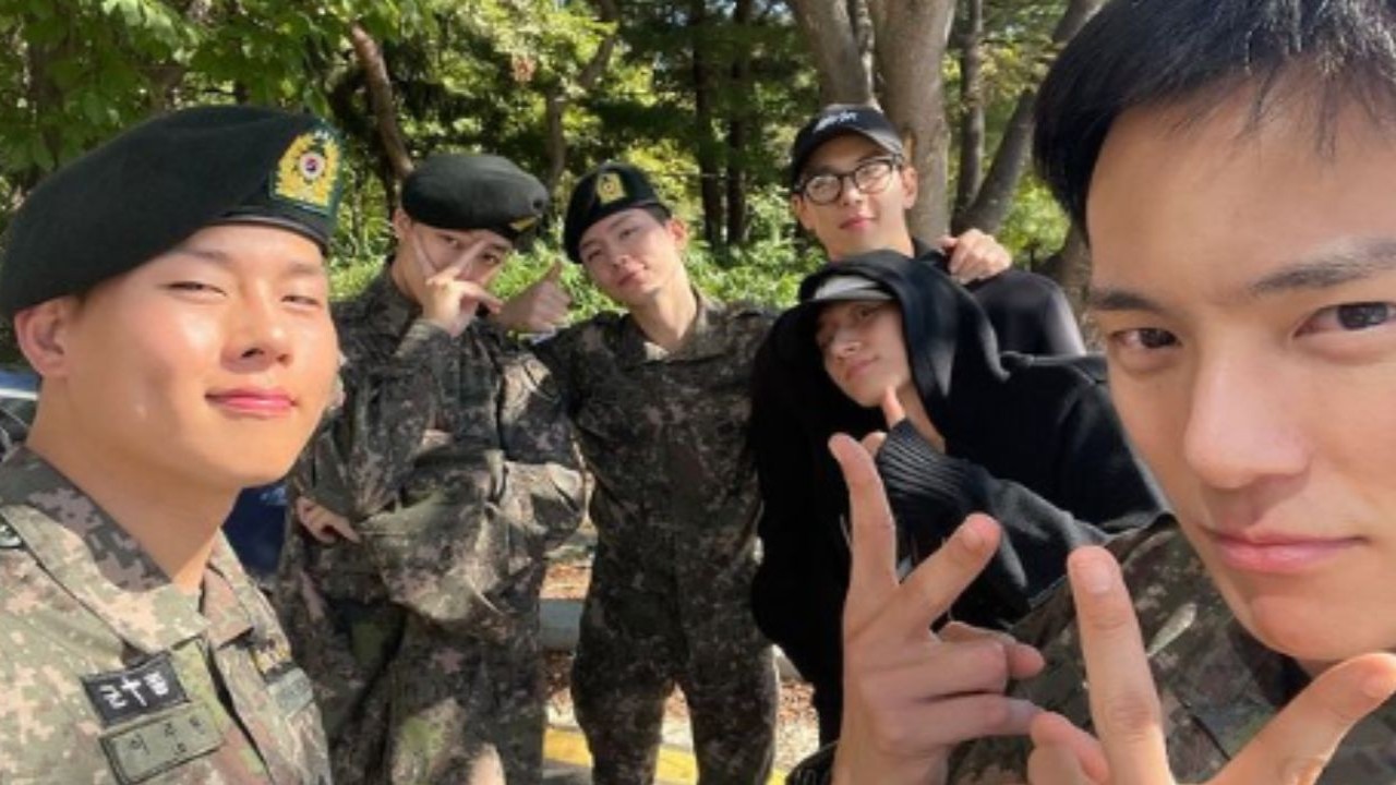 MONSTA X's Kihyun shares OT6 PICS including Hyungwon as group reunites for Minhyuk's military discharge