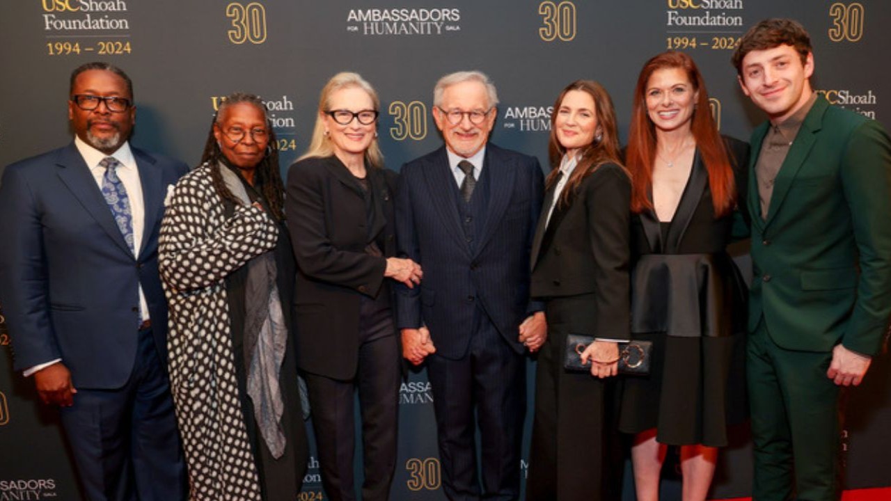 (L-R) Wendell Pierce, Whoopi Goldberg, Meryl Streep, Steven Spielberg, Drew Barrymore, Debra Messing and Alex Edelman attend as USC Shoah Foundation Hosts 30th Anniversary Gala "Ambassadors For Humanity (CC: Getty images)