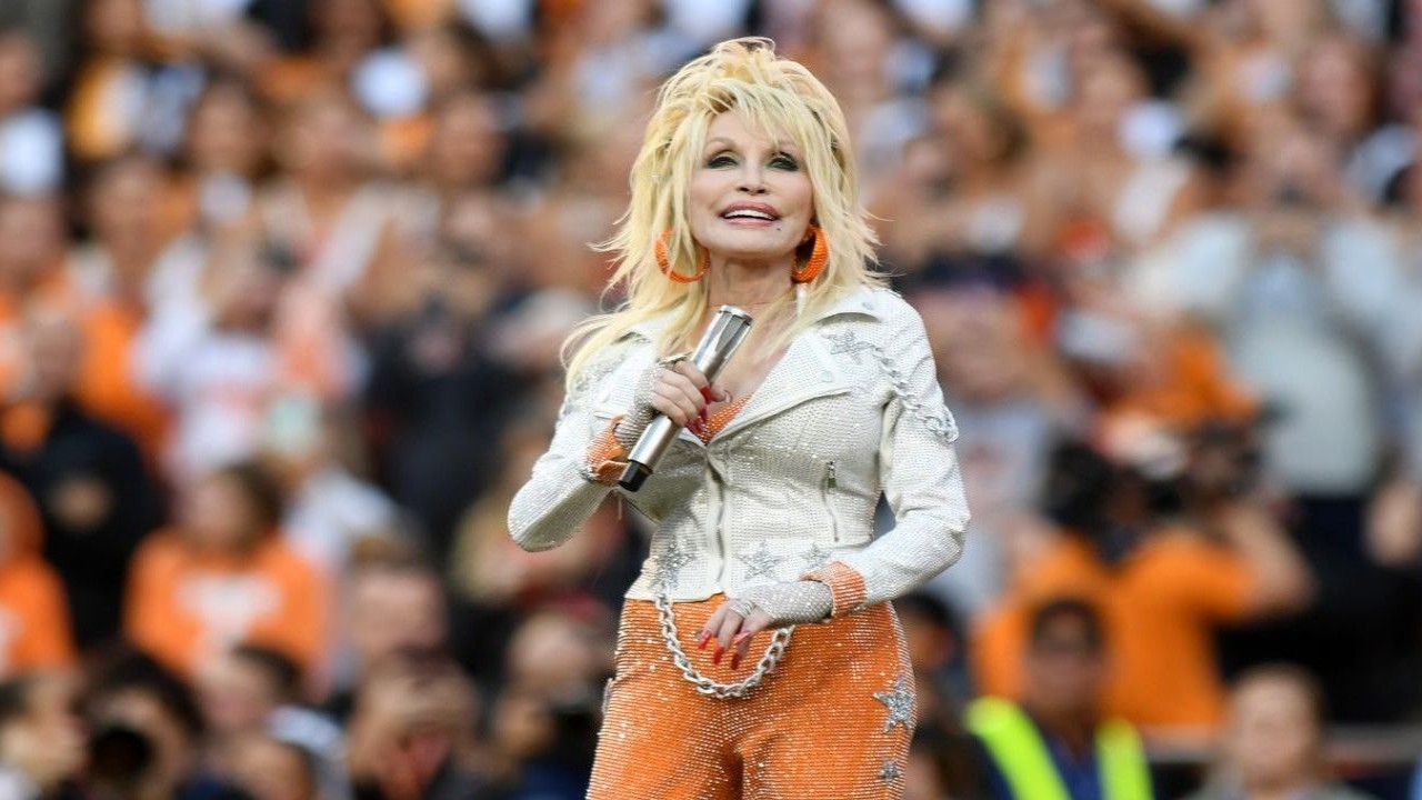 Dolly Parton (CC: Getty images)