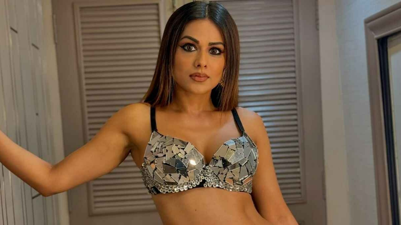 Nia Sharma 