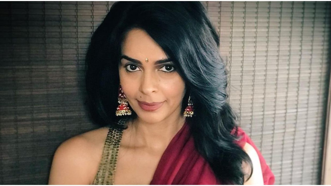 Pic Courtesy: Mallika Sherawat Instagram