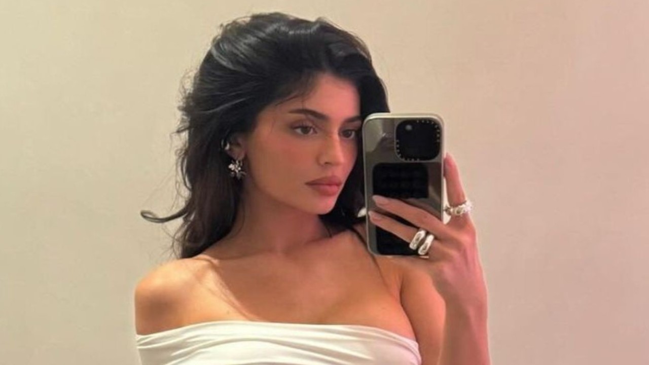 Kylie Jenner Stuns As Demi Moore’s Iconic Striptease Character In Two Daring Halloween ...