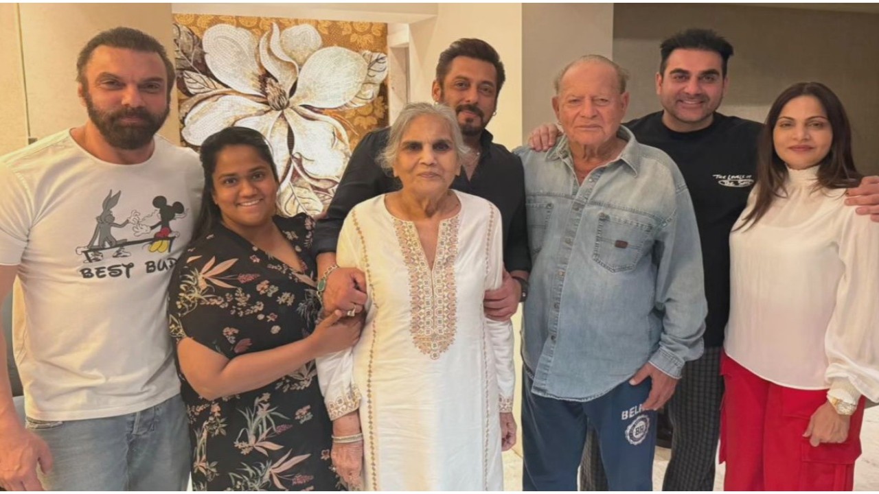 Salman Khan poses with parents Salim Khan-Salma Khan, brothers Arbaaz, Sohail and sisters Arpita, Alvira for perfect family PIC