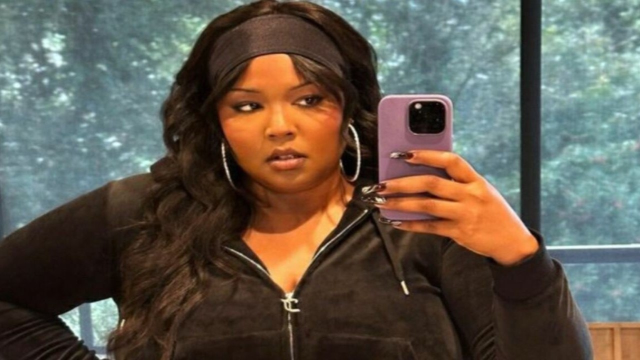 Lizzo's Dramatic Weight Loss Shocks Fans After She Shares Night Out Pictures With Look-...