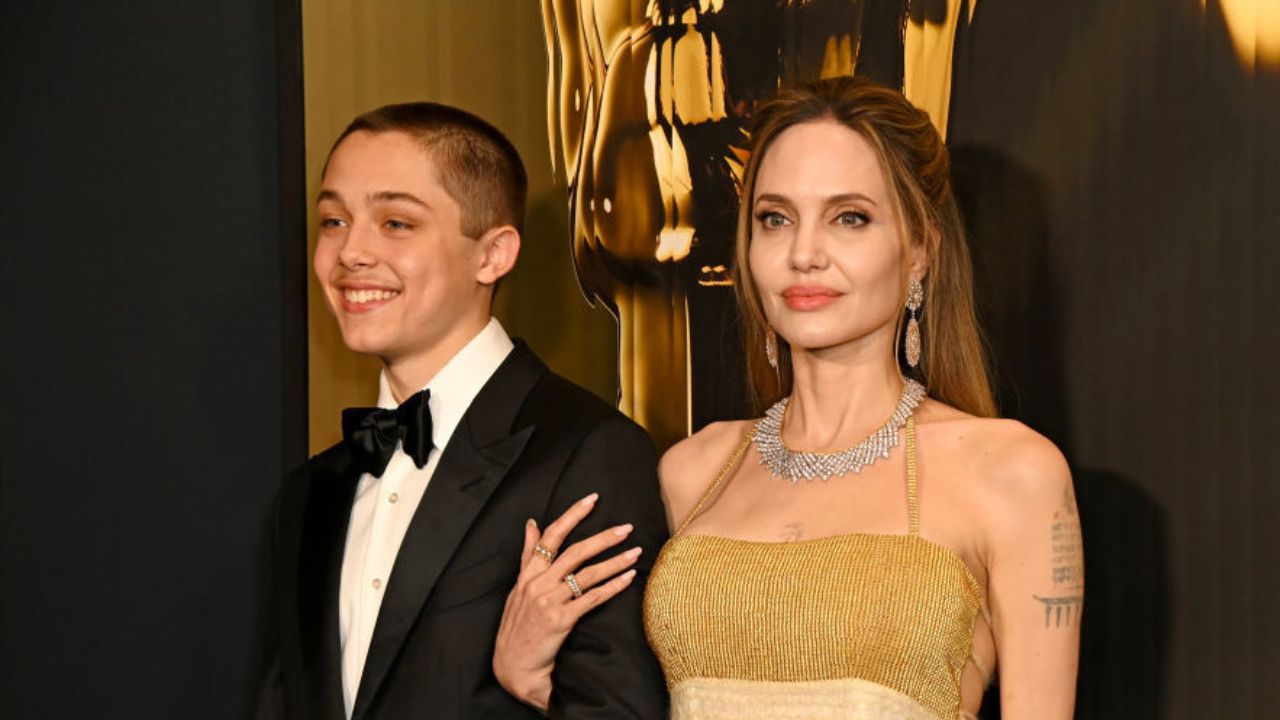 Angelina Jolie and her sone Knox (via Getty Images)