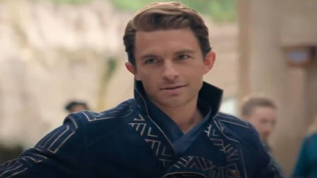 Jonathan Bailey (CC: YouTube/ Universal Pictures)