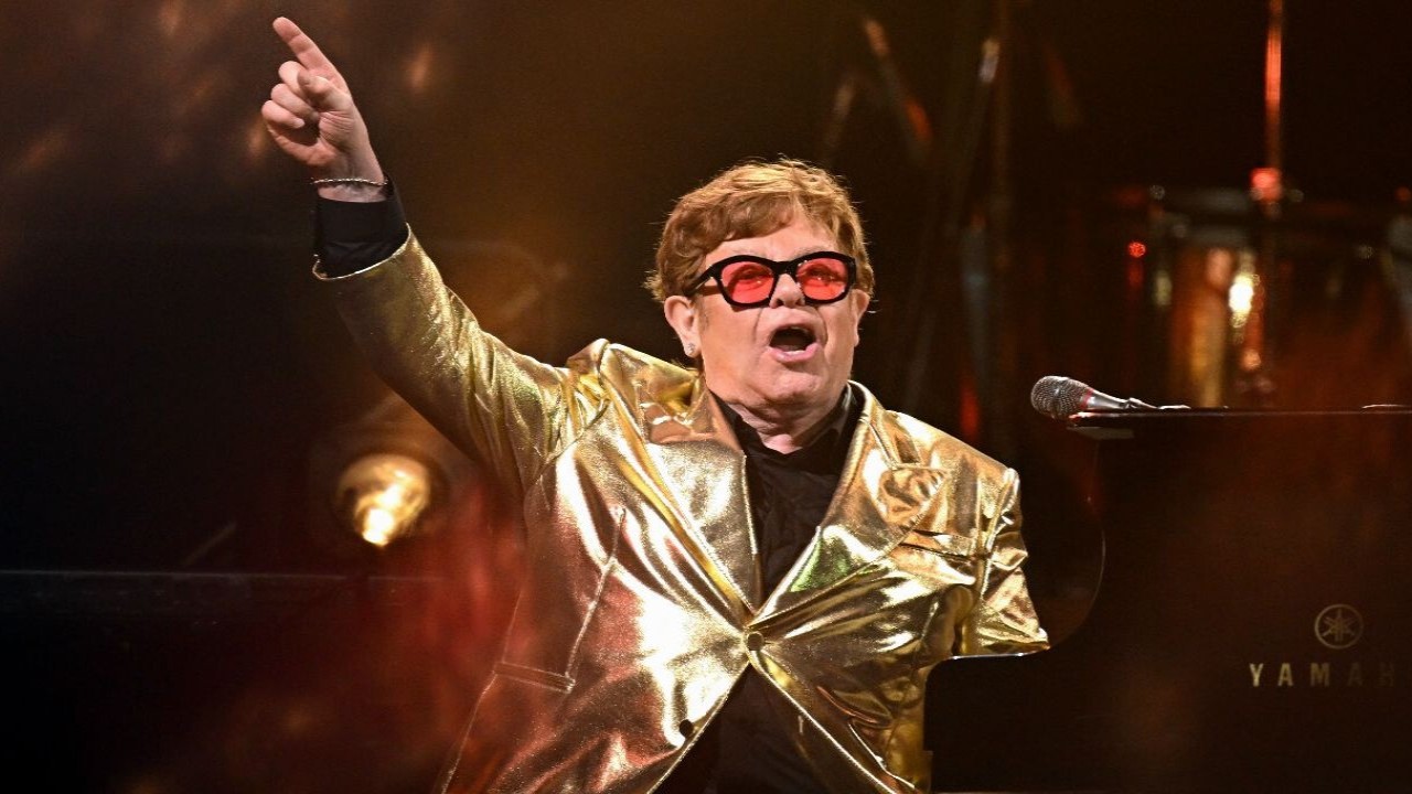 Elton John Admits He ‘Can’t See Anything’ Due To Eye Infection But Remains Optimistic; ‘There’s Hope And Encouragement’ 