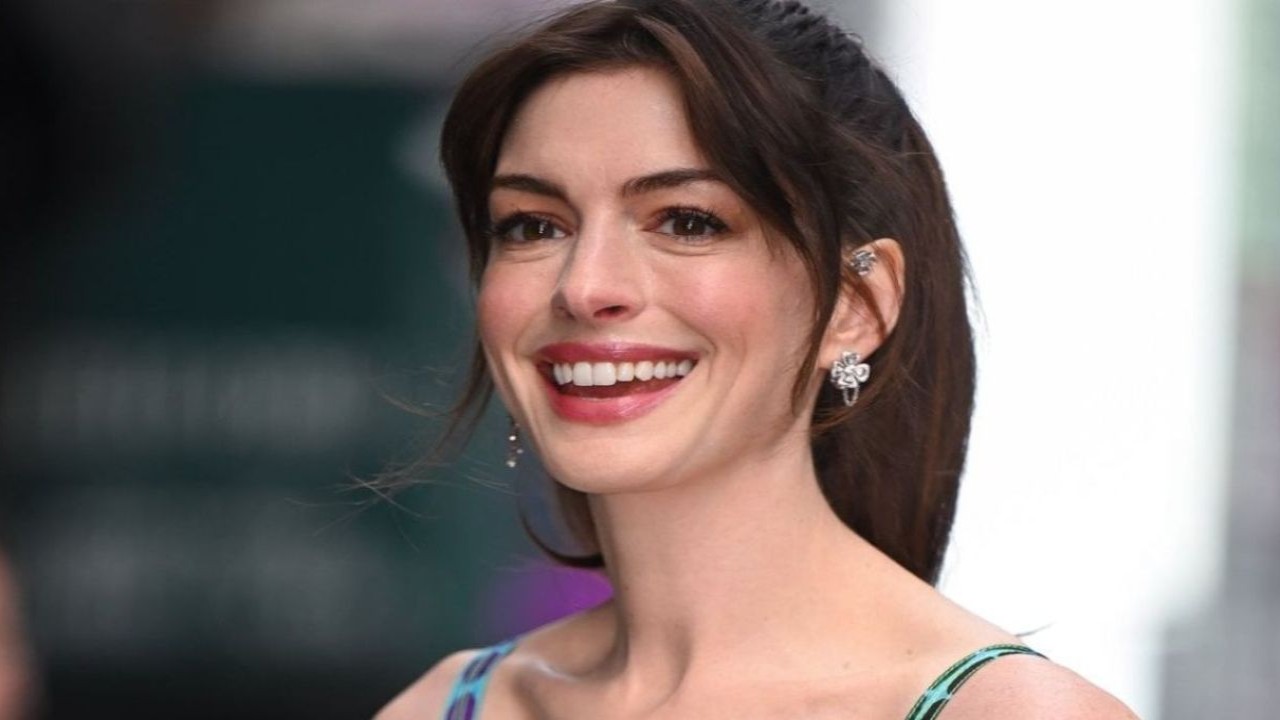 Anne Hathaway Creatively Urges People To Stay In Line And Vote With THIS Sabrina Carpenter song