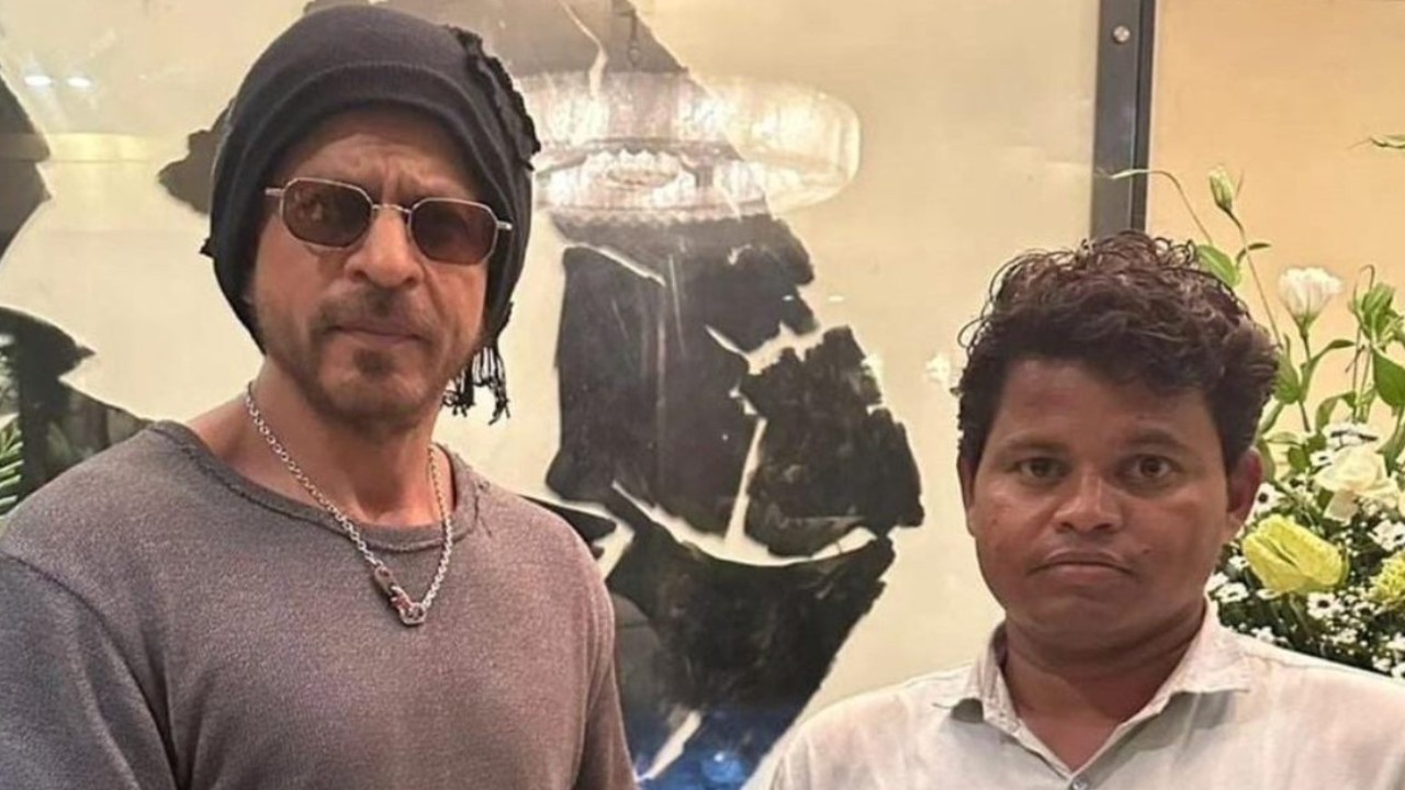 SRK’s gave THIS to Jharkhand fan who waited 95 days outside Mannat to meet him