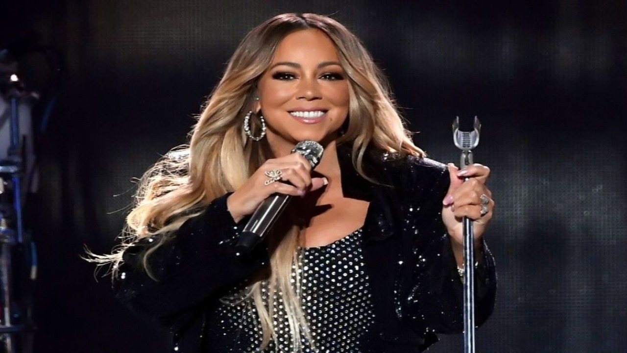 When Is the Perfect Time to Start Listening to Mariah Carey's Christmas Music? Singer R...