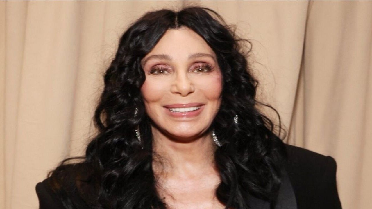 Cher (CC: Getty images)