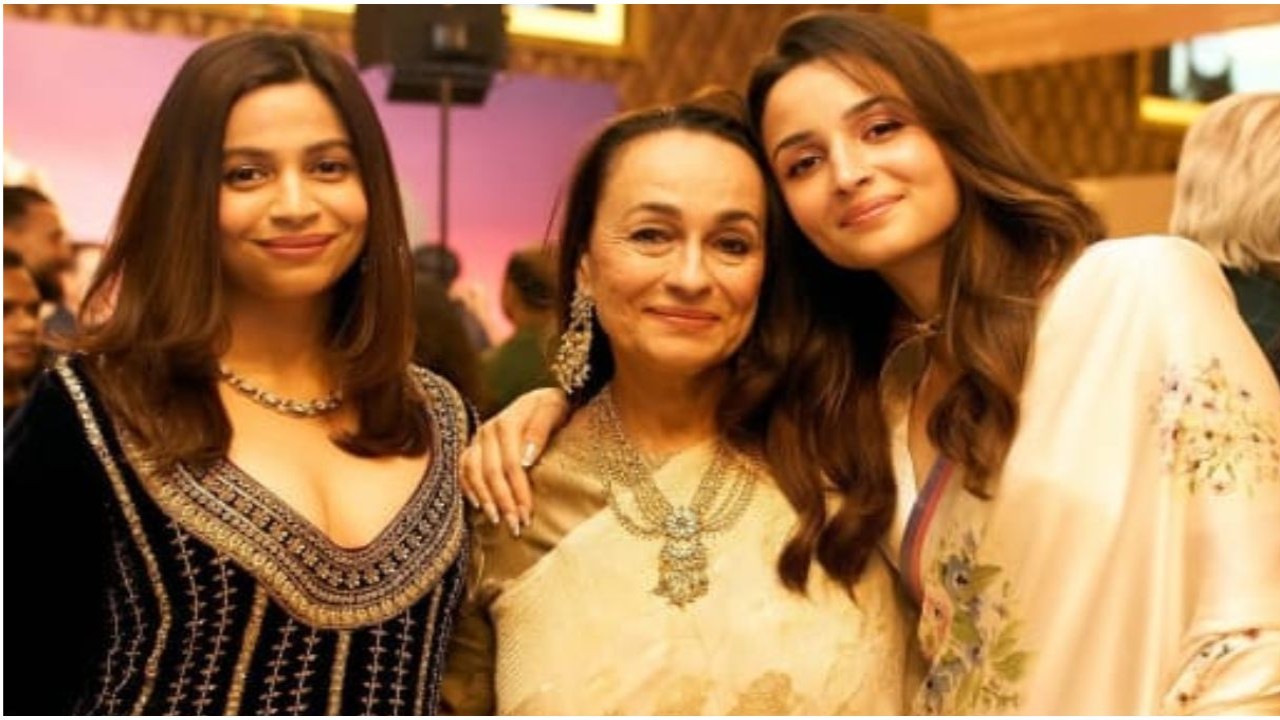 Alia Bhatt’s reaction after getting the coolest picture with sister Shaheen and mom Soni Razdan is every girl ever