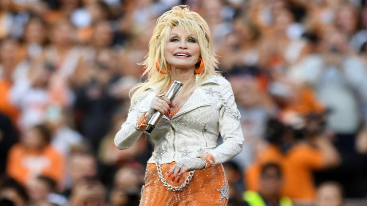 Dolly Parton Announces Audition for Broadway Musical About Her Life; Learn How to Apply