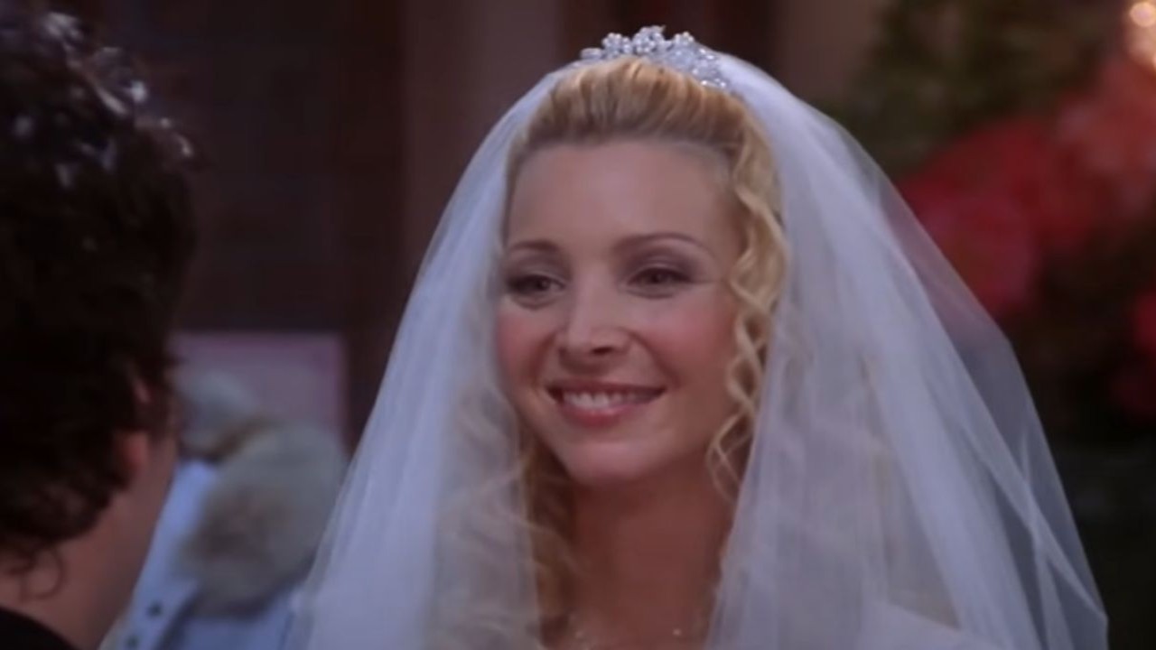 Lisa Kudrow Reveals She Was Moved to Tears by Phoebe’s Wedding Scene on Friends: 'It Wa...