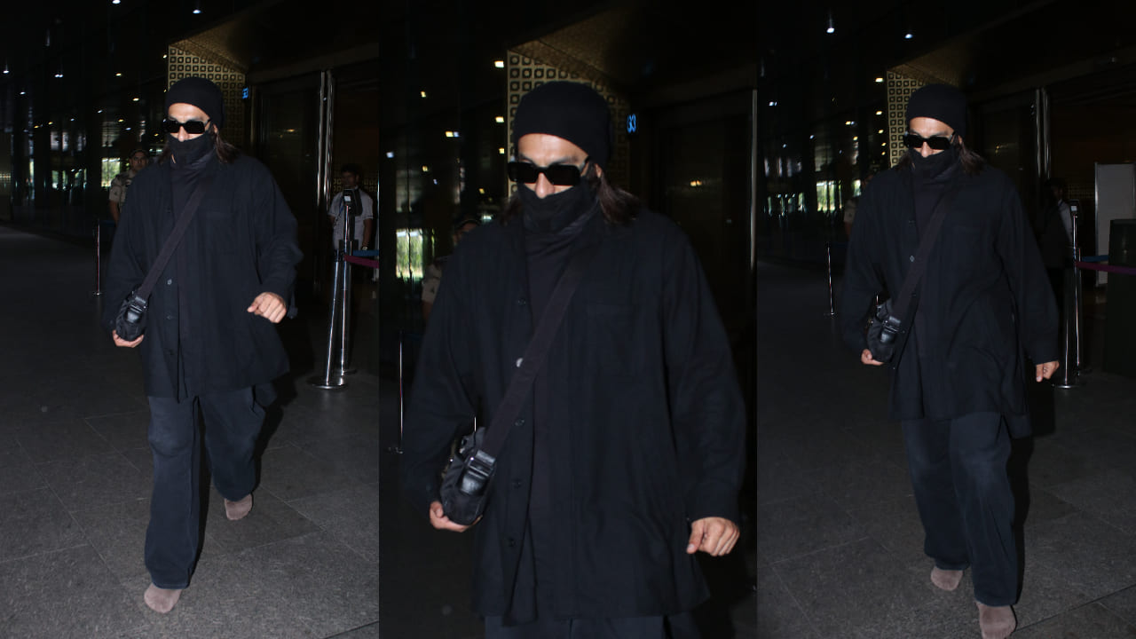 Monochrome meets minimal in Ranveer Singh’s sharp airport look; Prada sling bag and beige shoes take the whole look to next level (P.C: Viral Bhayani)