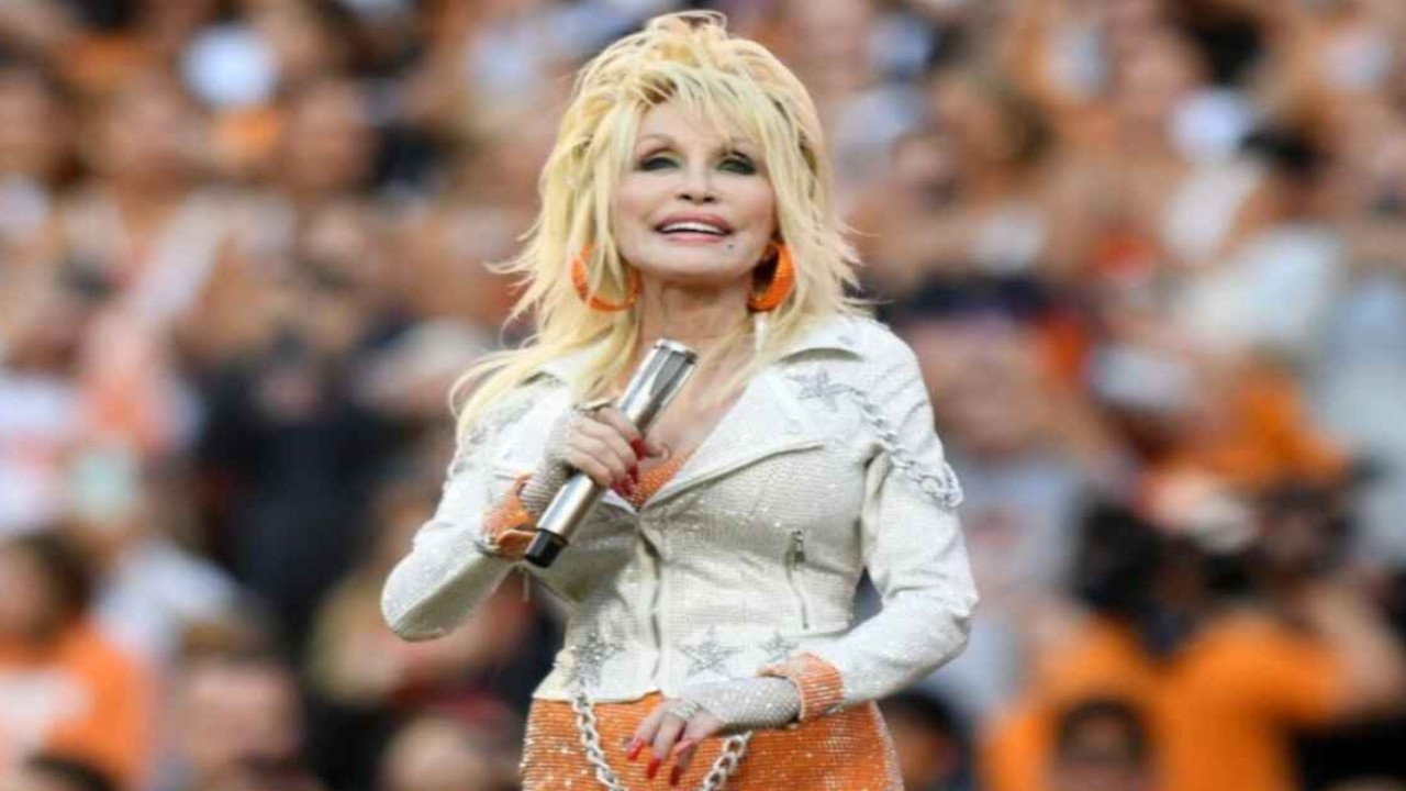 Dolly Parton Reveals Her Holiday Plans; Says, ‘I Love Being Home For Christmas’