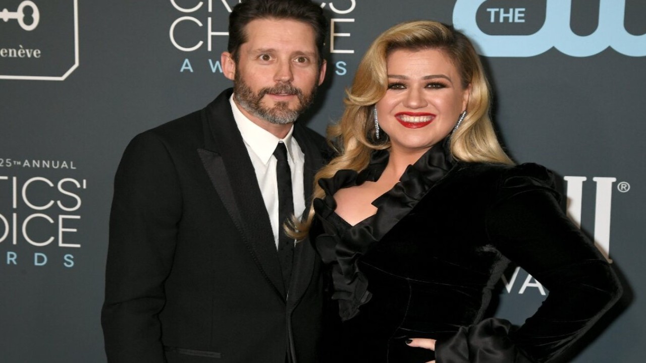 Kelly Clarkson Shades Ex-Husband Brandon Blackstock With Cheeky Holiday Album Visualizer: Check Out