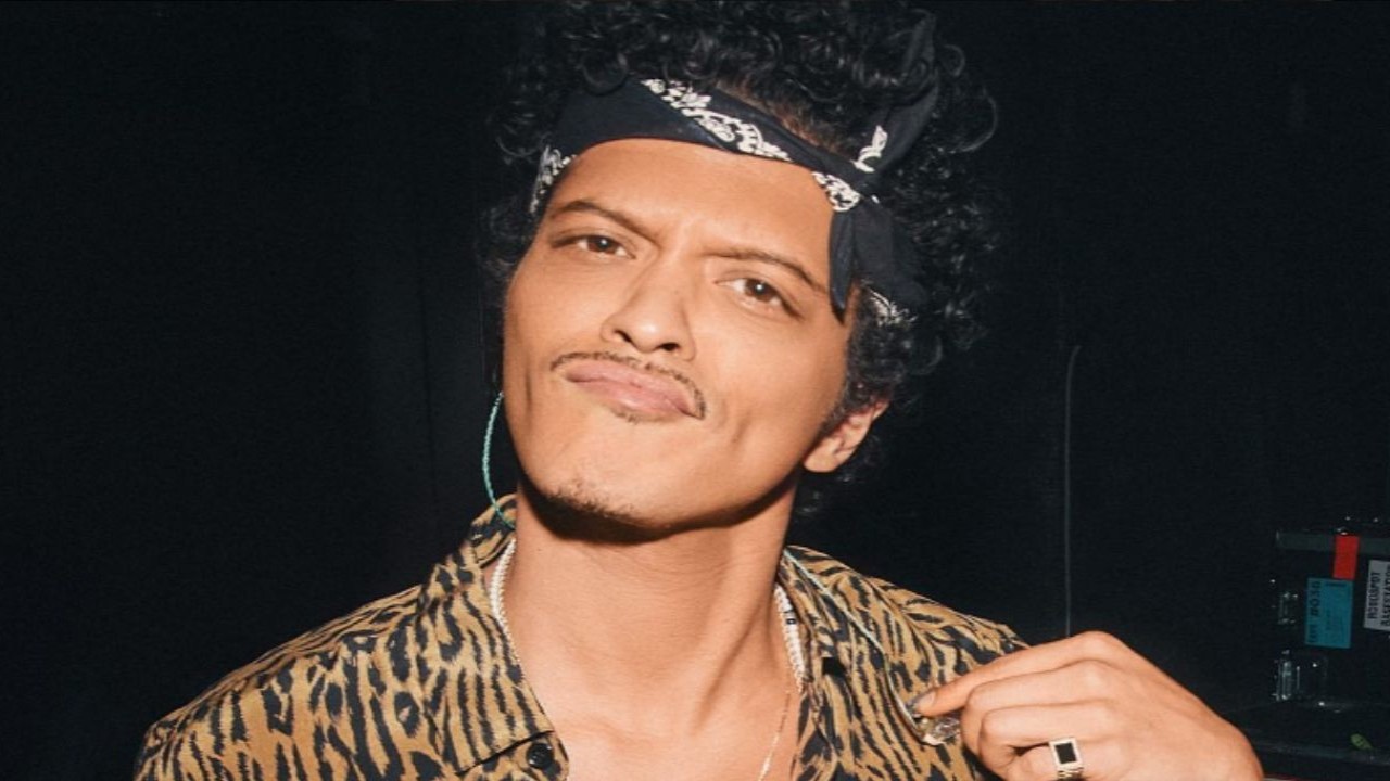 Throwback: When Bruno Mars Dedicated a Special Performance to an 'Amazing Young Woman' ...