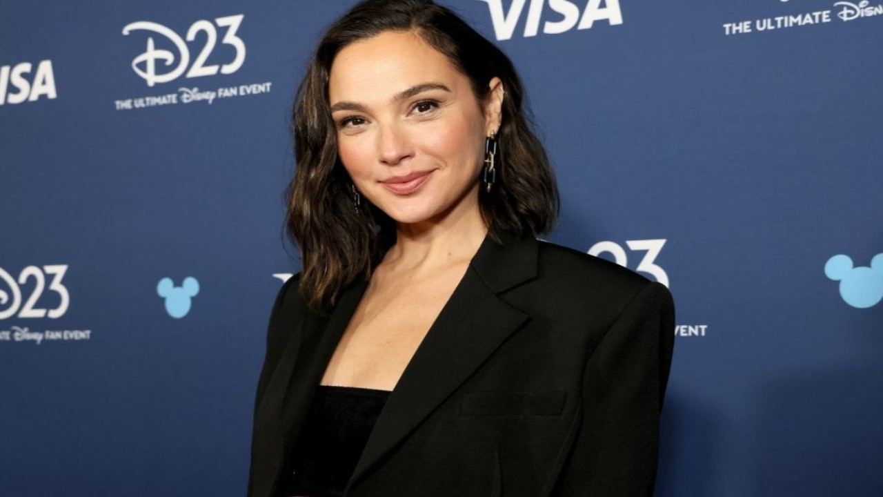 Gal Gadot Reveals Undergoing Surgery for Brain Blood Clot During Fourth Pregnancy: 'All...