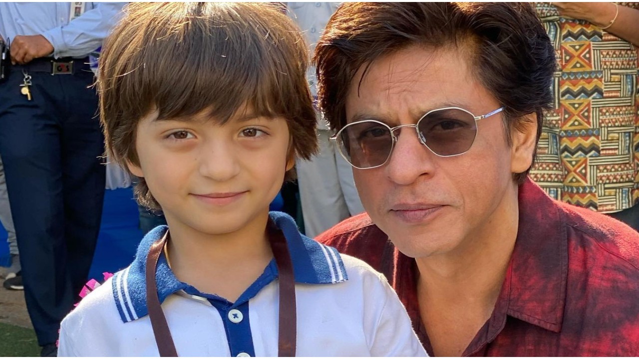 Shah Rukh Khan’s mobile wallpaper featuring son AbRam’s PIC is just proof of their adorable bond; fans call it ‘cutest thing ever’