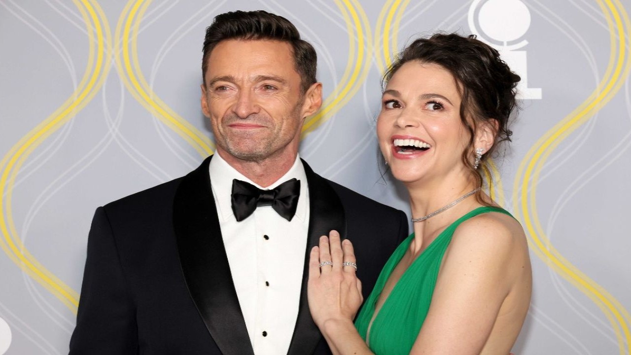 Hugh Jackman and Sutton Foster (via Getty Images)