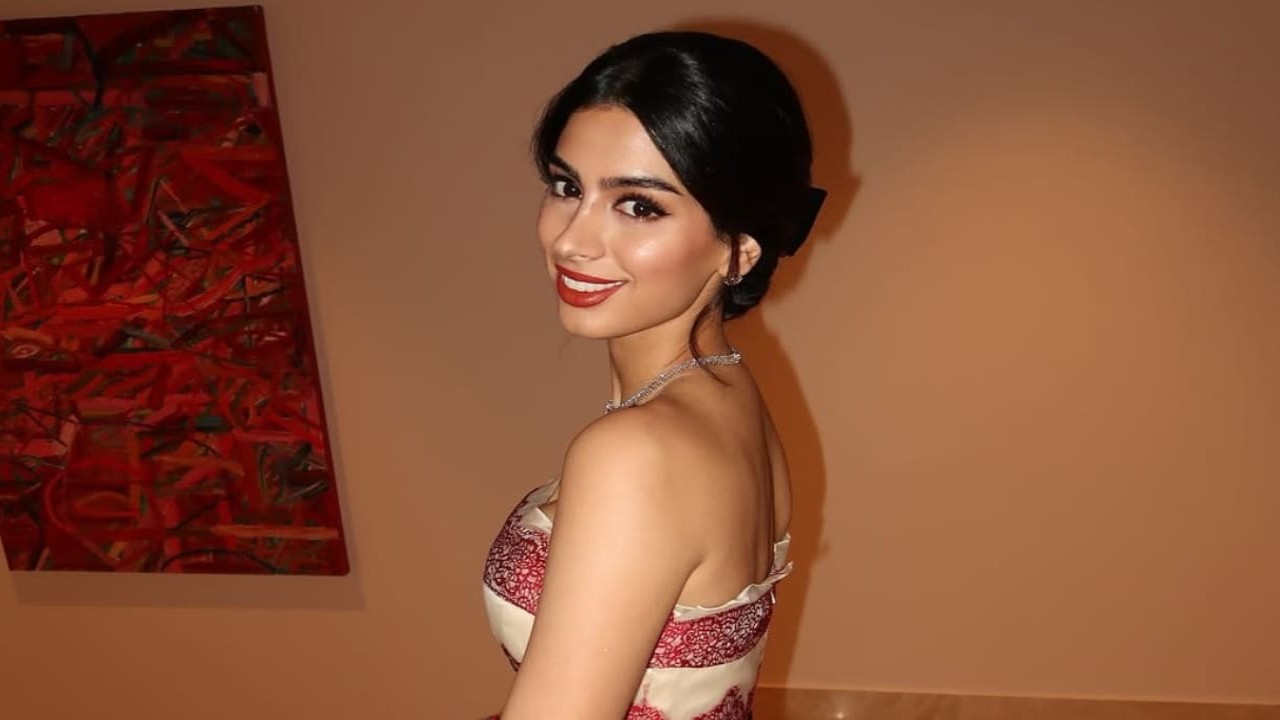 Khushi Kapoor turns into a beautiful Disney-like princess donning strapless gown styled with cute bow in her hair