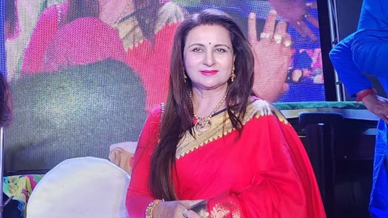 Poonam Dhillon’s diamond earring worth Rs 1 lakh and 78,000 cash stolen from her Khar residence; accused identified