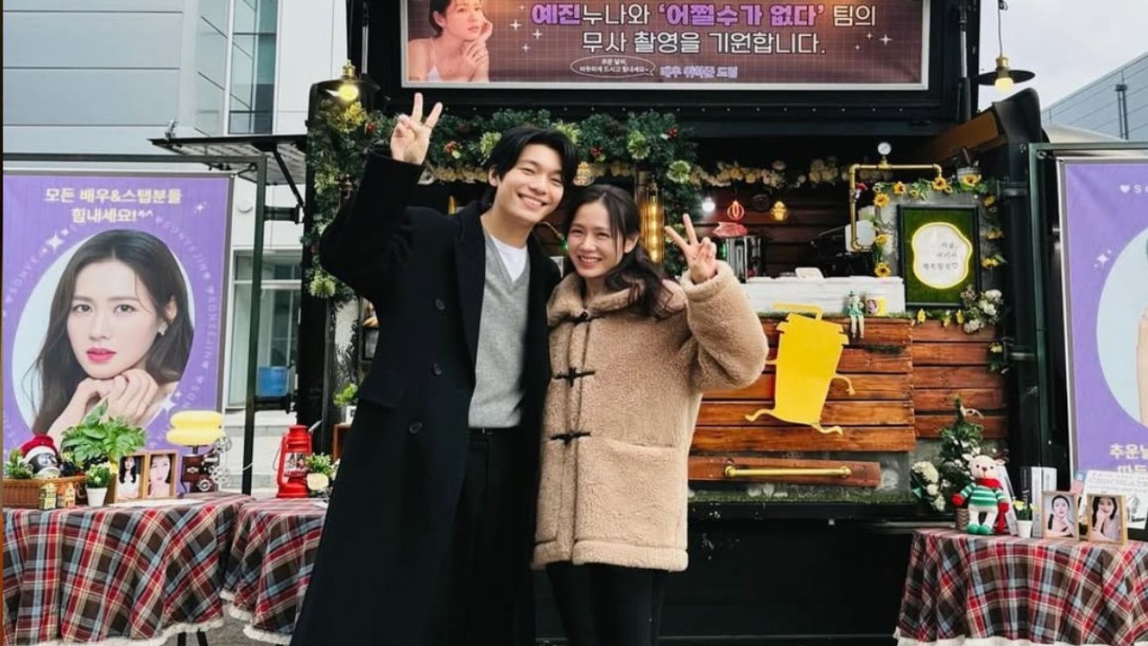  Wi Ha Joon visits Son Ye Jin on Can’t Help It filming set to show support, brings along coffee truck gift