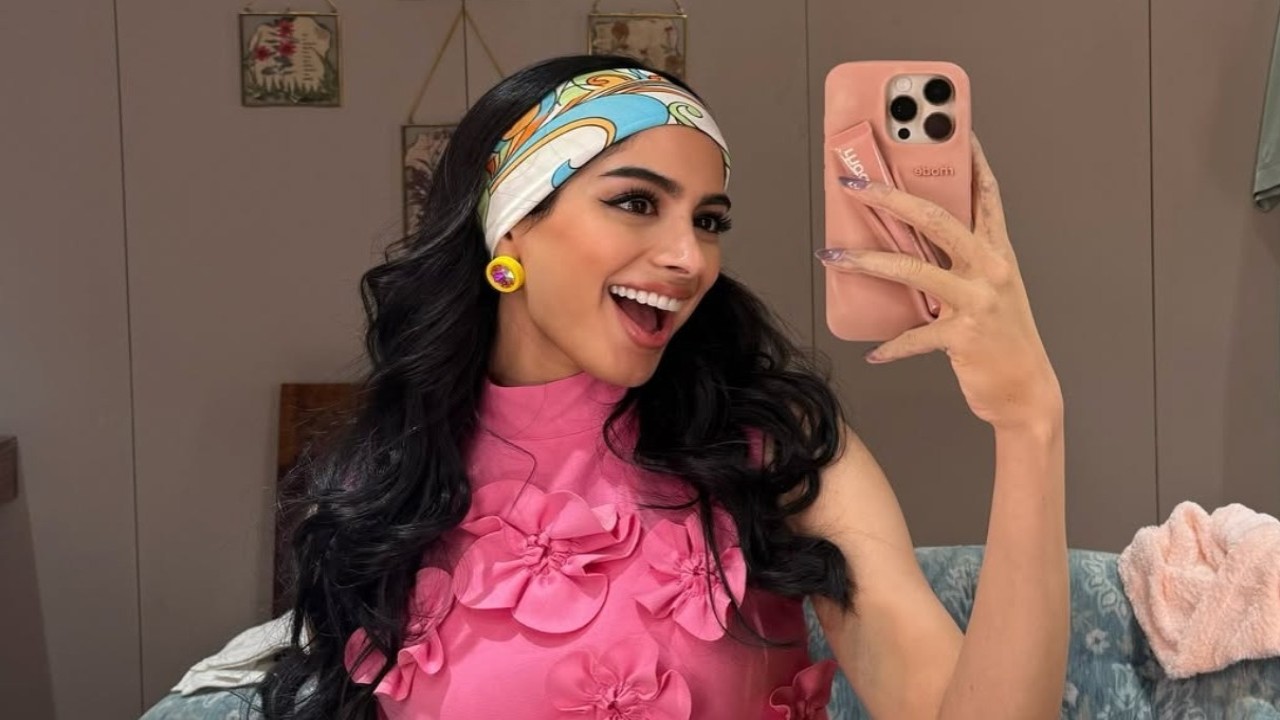 Khushi’s BTS selfies from Loveyapa Ho Gaya song proves she had a blast; don't miss 4th PIC