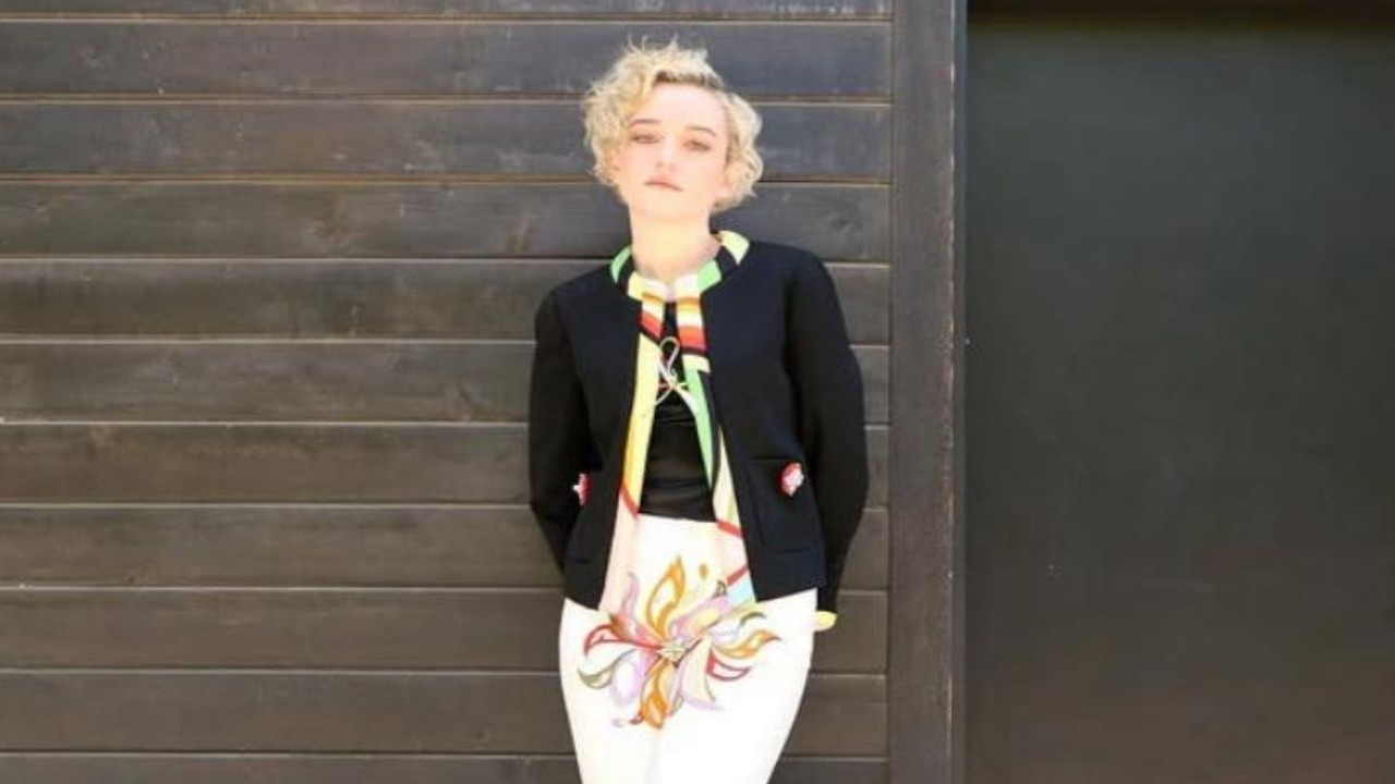 Julia Garner (CC: Instagram)