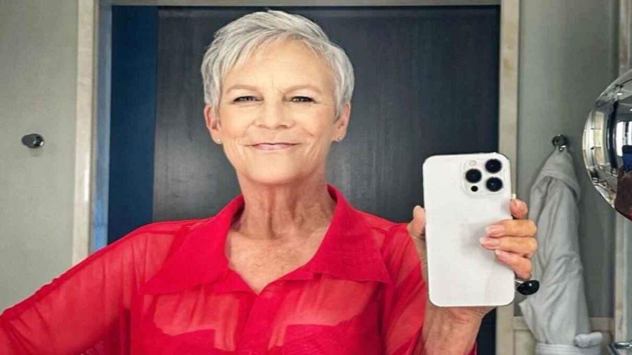 Jamie Lee Curtis Holds Back Her Tears At The Tonight Show While Describing ‘Really Awful' L.A. Wildfires