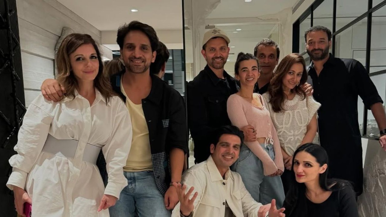 Birthday boy Hrithik Roshan holds GF Saba Azad close as he poses with Sussanne Khan, her BF Arslan and others in UNSEEN PIC shared by Zayed Khan