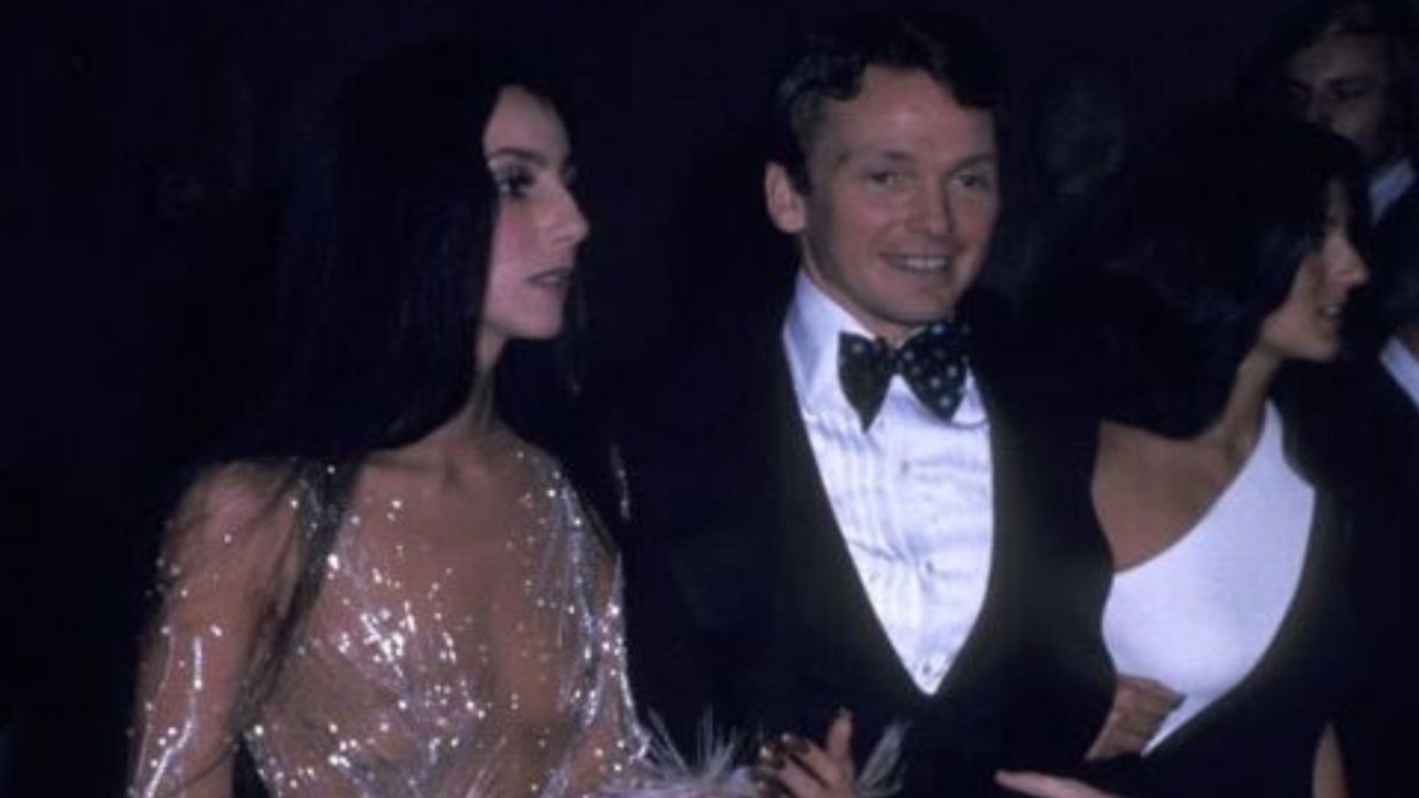 Cher and Bob Mackie (CC: Getty images)