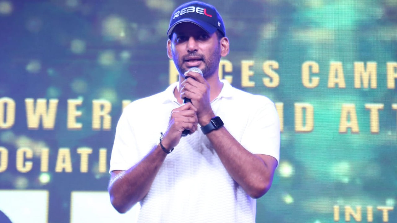 Vishal shivers at pre-release event of Madha Gaja Raja due to high fever